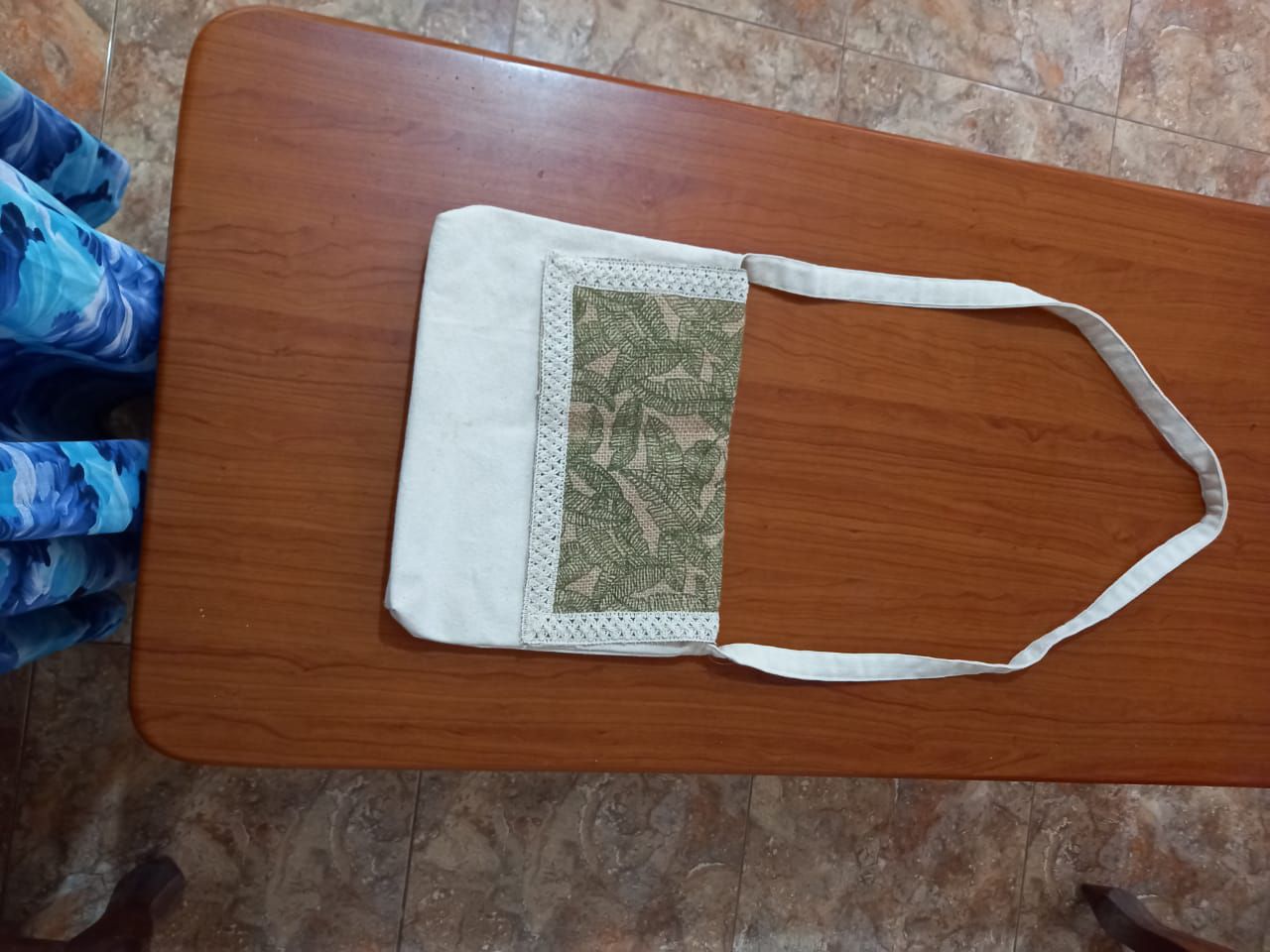 Canvas shoulder bag